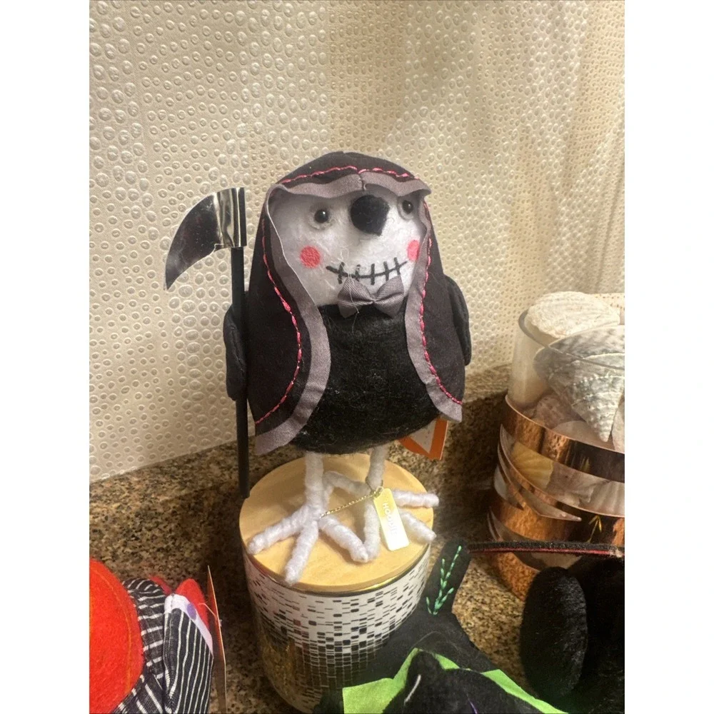 Set Of 4 Target Hyde & EEK Halloween‎ Birds Feathery Friends Smoke Free NWT